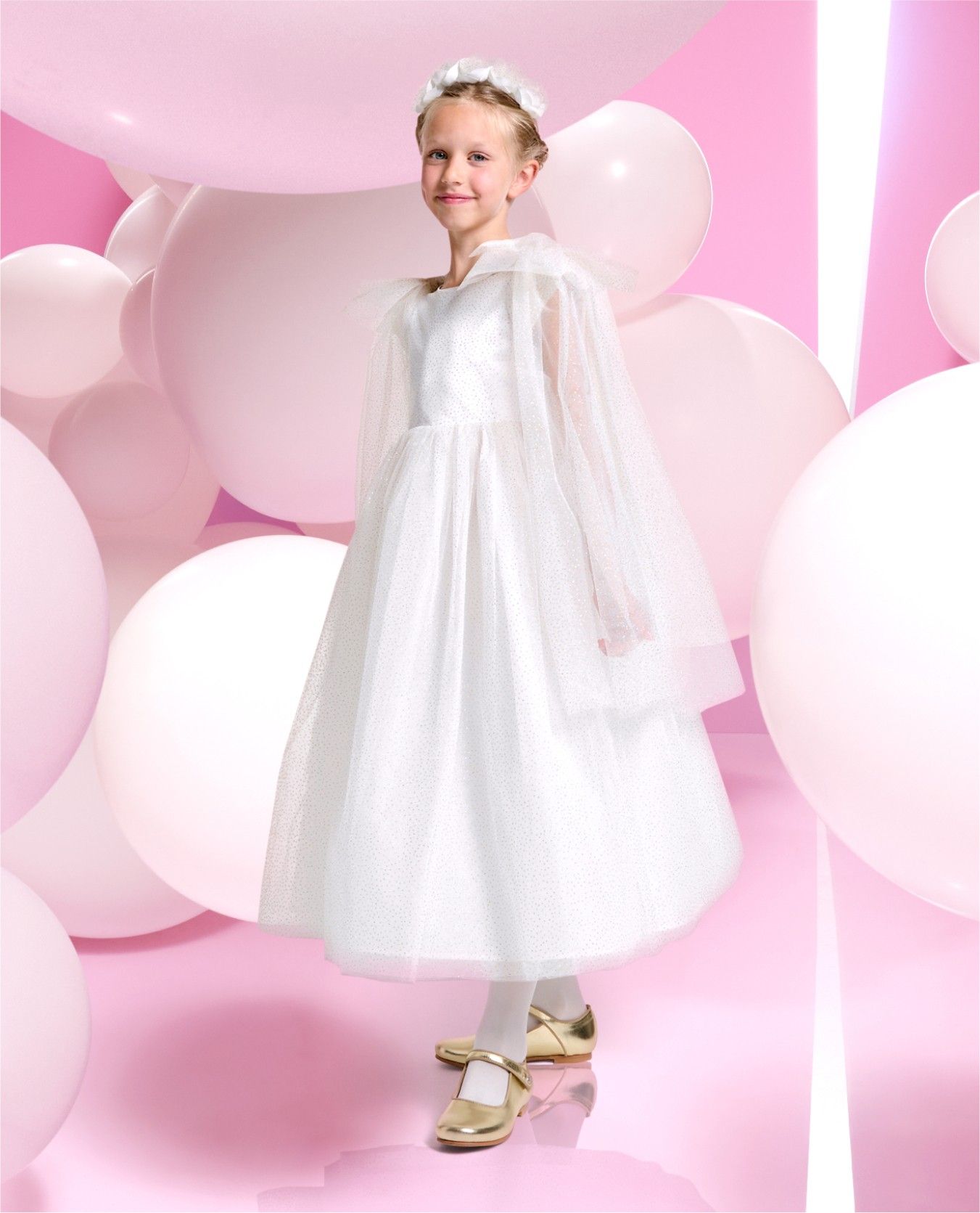 Discover the Holiday costume.